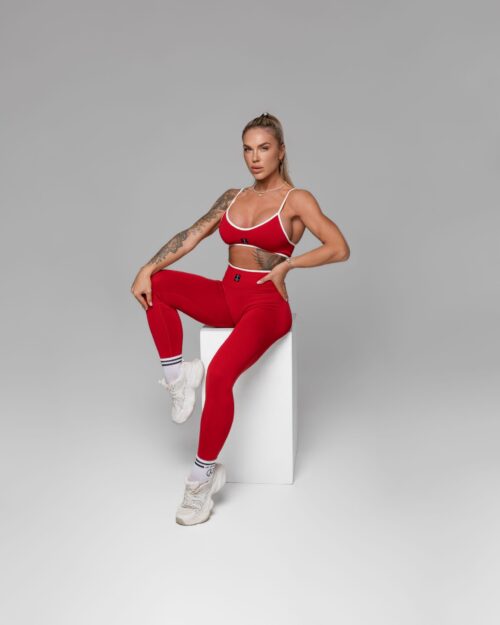 Sportinis komplektas – standi, formuojanti medžiaga